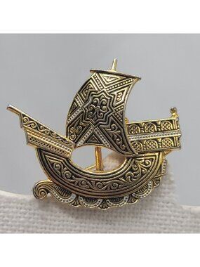 Vtg Damascene Gold-Tone Sailboat Brooch With Intricate Etching Decorative Pin